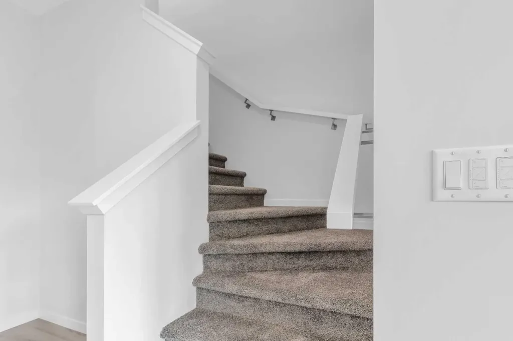 20 Iris Crescent Okotoks AB T1S 5V5
