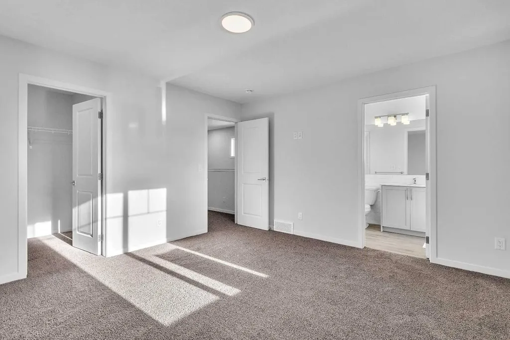 20 Iris Crescent Okotoks AB T1S 5V5