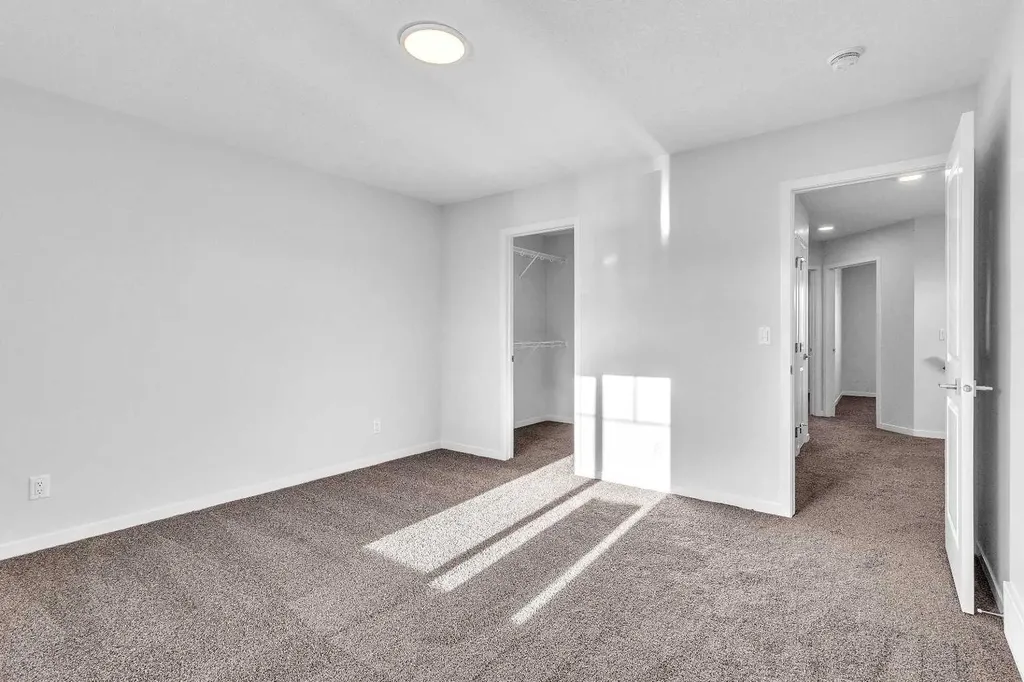20 Iris Crescent Okotoks AB T1S 5V5