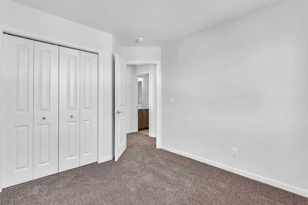 20 Iris Crescent Okotoks AB T1S 5V5