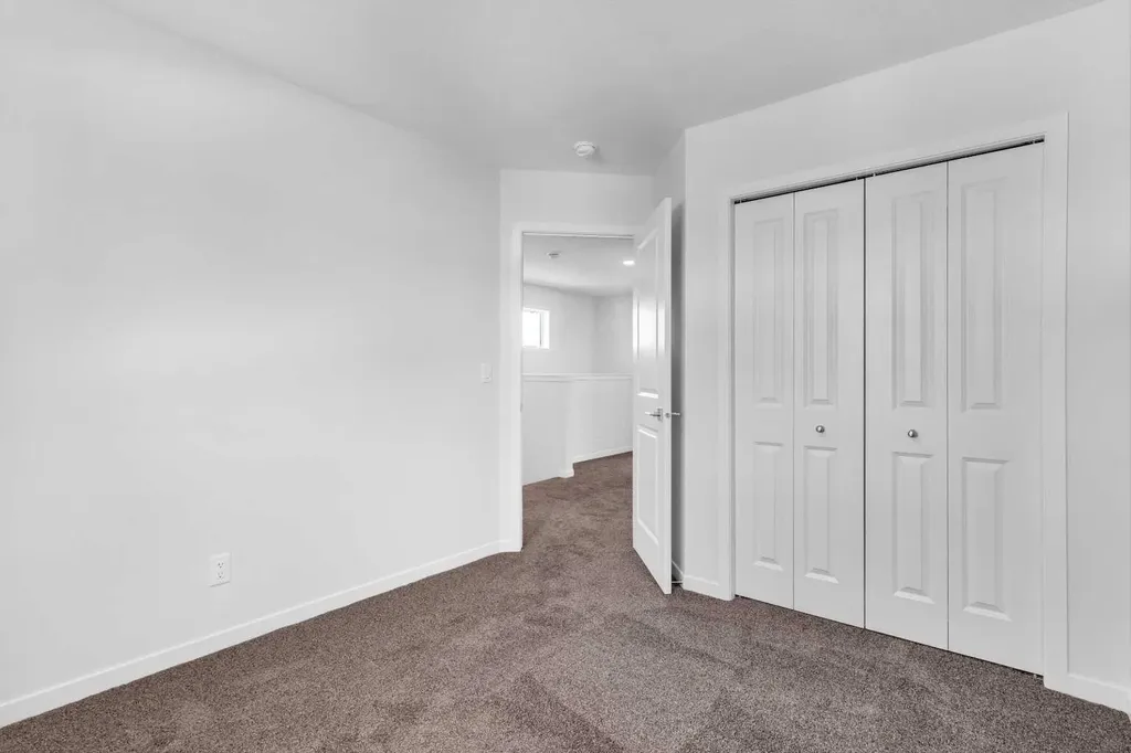 20 Iris Crescent Okotoks AB T1S 5V5