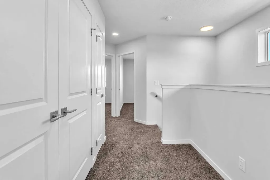 20 Iris Crescent Okotoks AB T1S 5V5