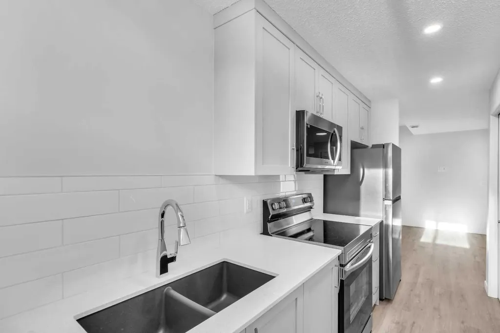 20 Iris Crescent Okotoks AB T1S 5V5