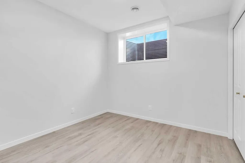 20 Iris Crescent Okotoks AB T1S 5V5