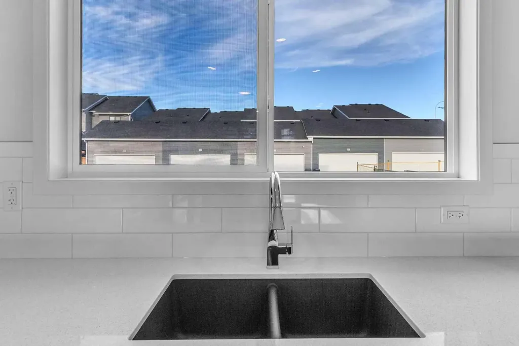 20 Iris Crescent Okotoks AB T1S 5V5