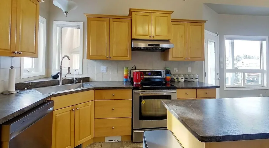 4119 16 Avenue NE Edson AB T7E0A5