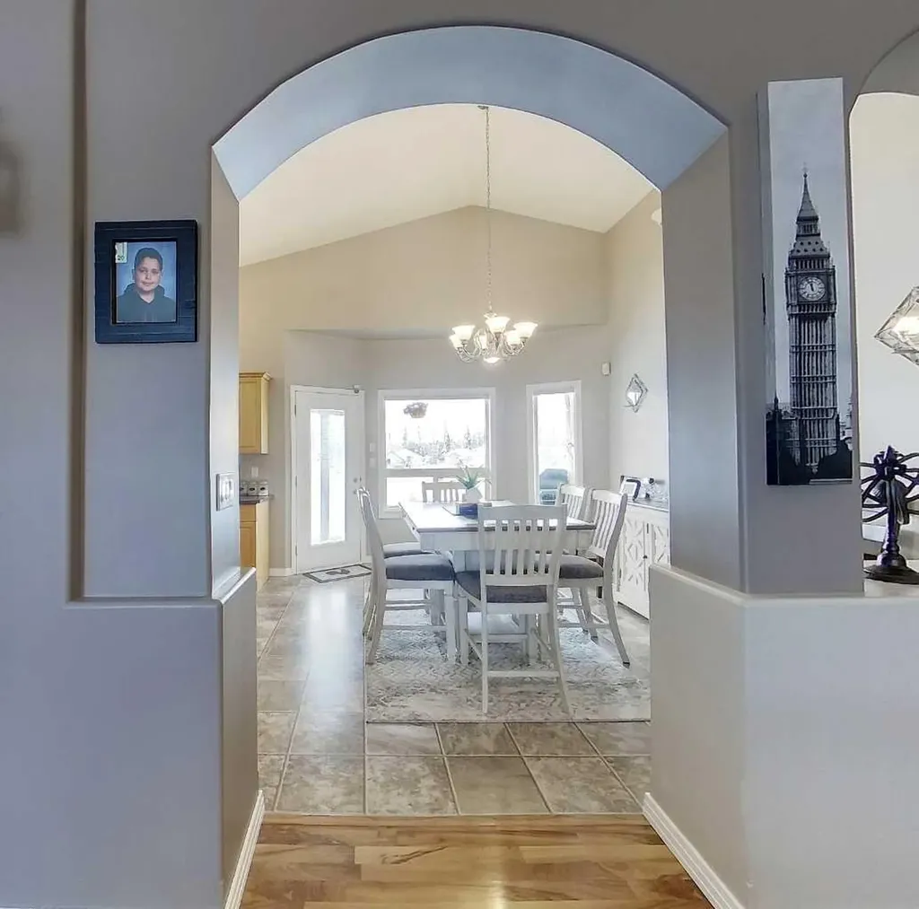 4119 16 Avenue NE Edson AB T7E0A5