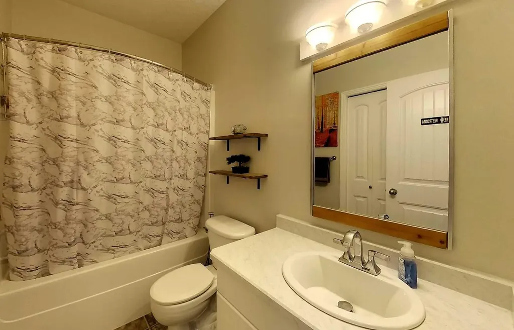 4119 16 Avenue NE Edson AB T7E0A5