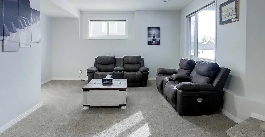 4119 16 Avenue NE Edson AB T7E0A5