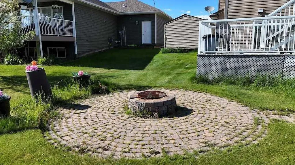 4119 16 Avenue NE Edson AB T7E0A5