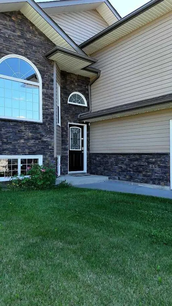 4119 16 Avenue NE Edson AB T7E0A5