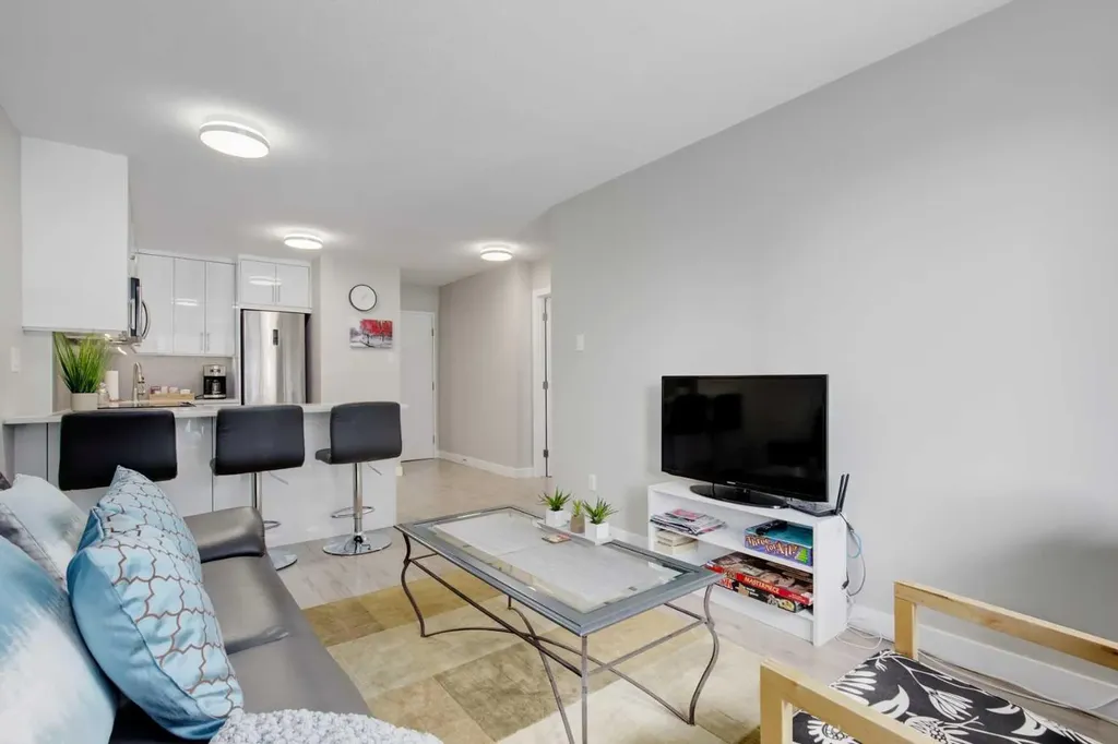 339 13 Avenue SW Calgary AB T2R0K3