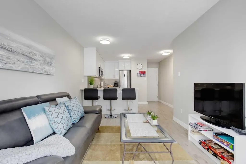 339 13 Avenue SW Calgary AB T2R0K3