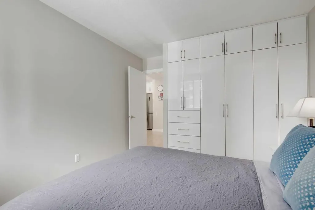 339 13 Avenue SW Calgary AB T2R0K3