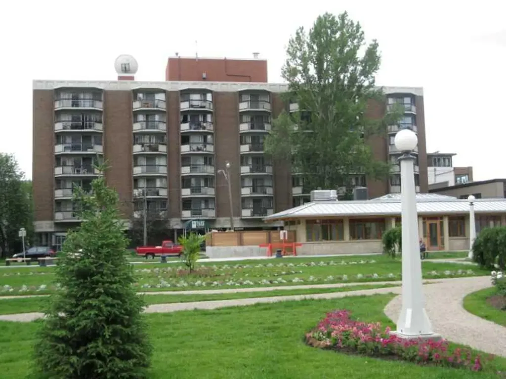 339 13 Avenue SW Calgary AB T2R0K3