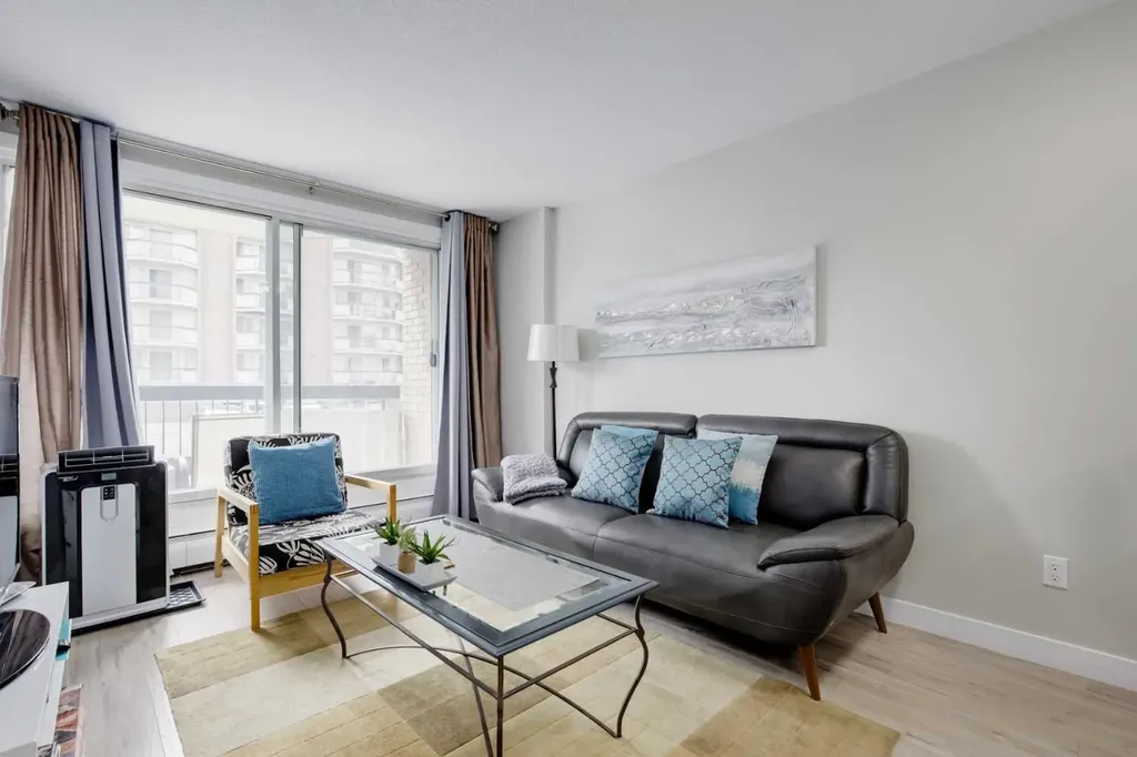 339 13 Avenue SW Calgary AB T2R0K3