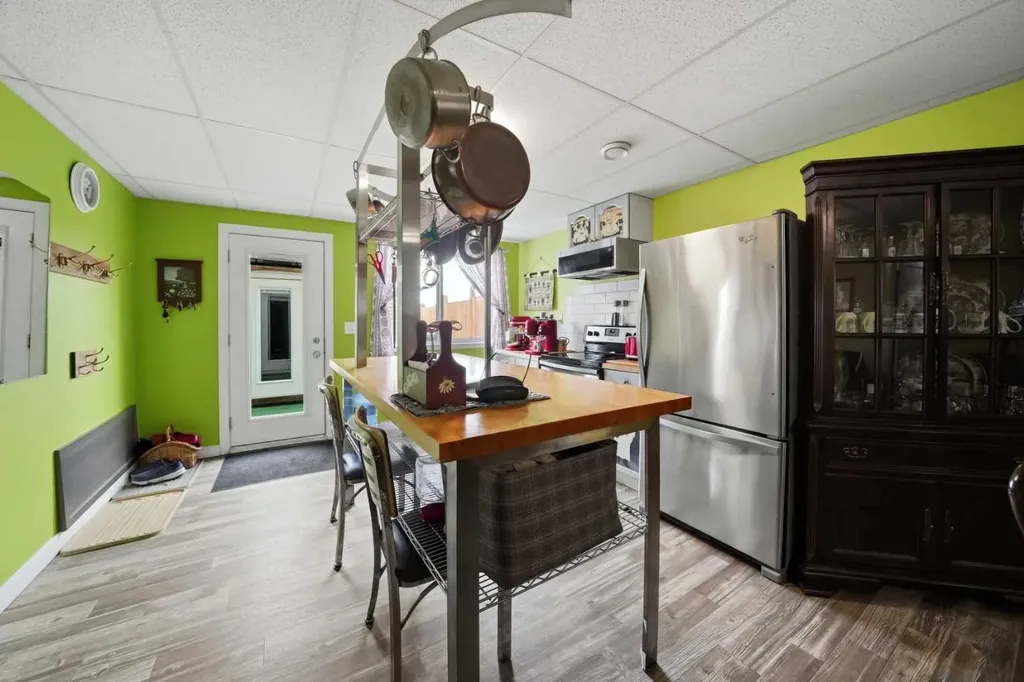 146 Truant Crescent Red Deer AB T4P 0S8