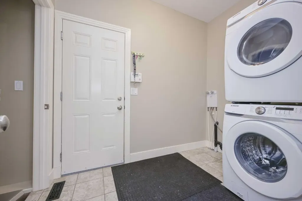 11037 67 Avenue Grande Prairie AB T8W2Y8