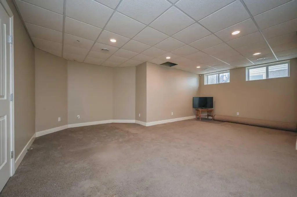 11037 67 Avenue Grande Prairie AB T8W2Y8