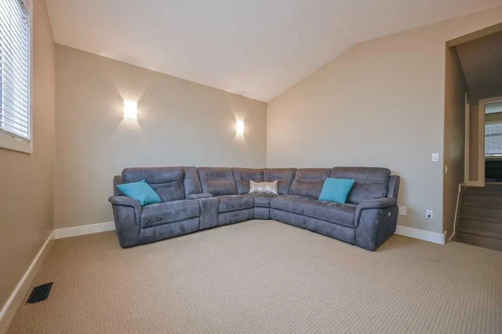 11037 67 Avenue Grande Prairie AB T8W2Y8
