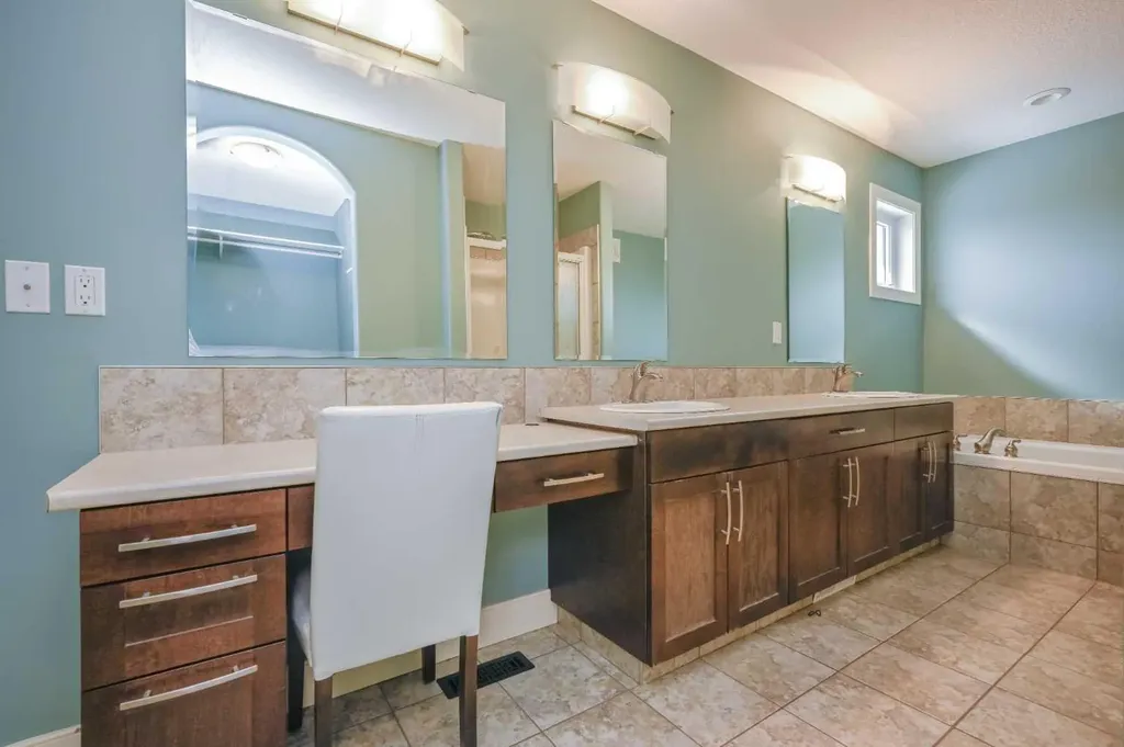 11037 67 Avenue Grande Prairie AB T8W2Y8