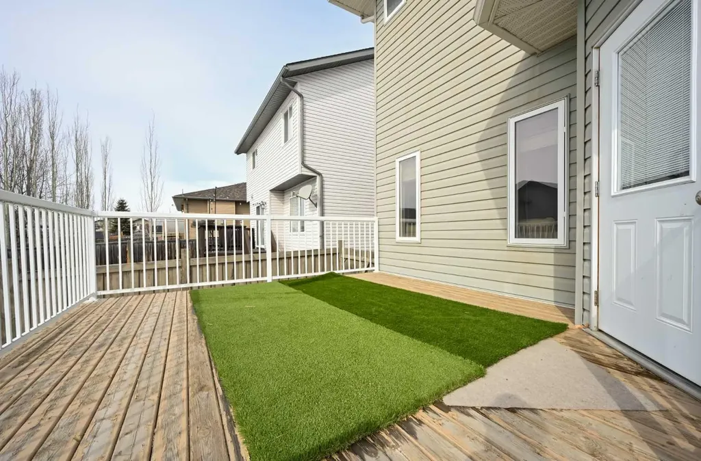 11037 67 Avenue Grande Prairie AB T8W2Y8