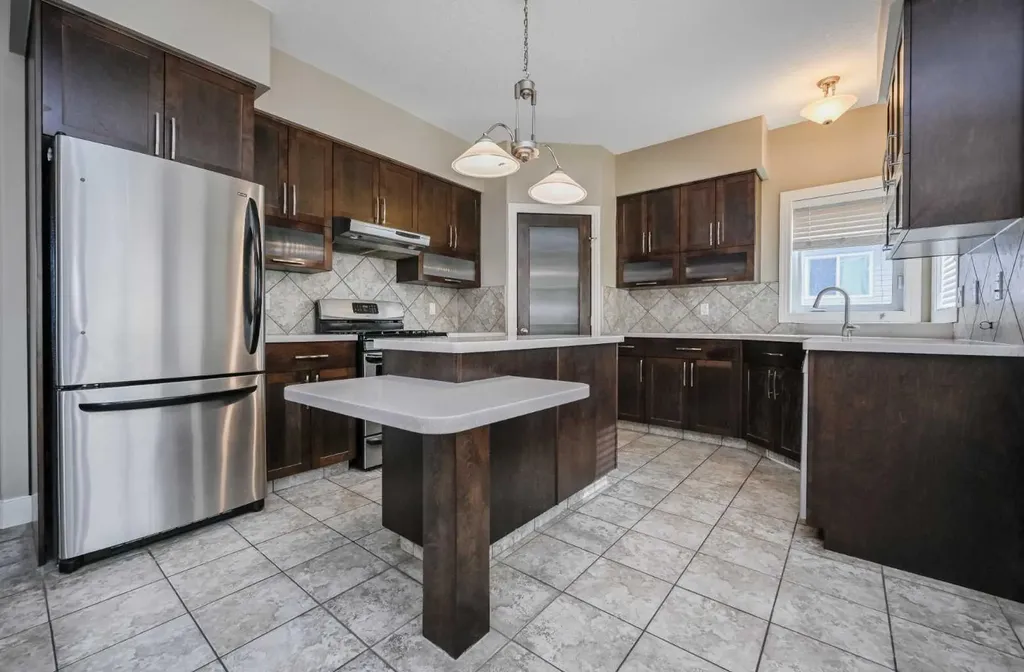 11037 67 Avenue Grande Prairie AB T8W2Y8