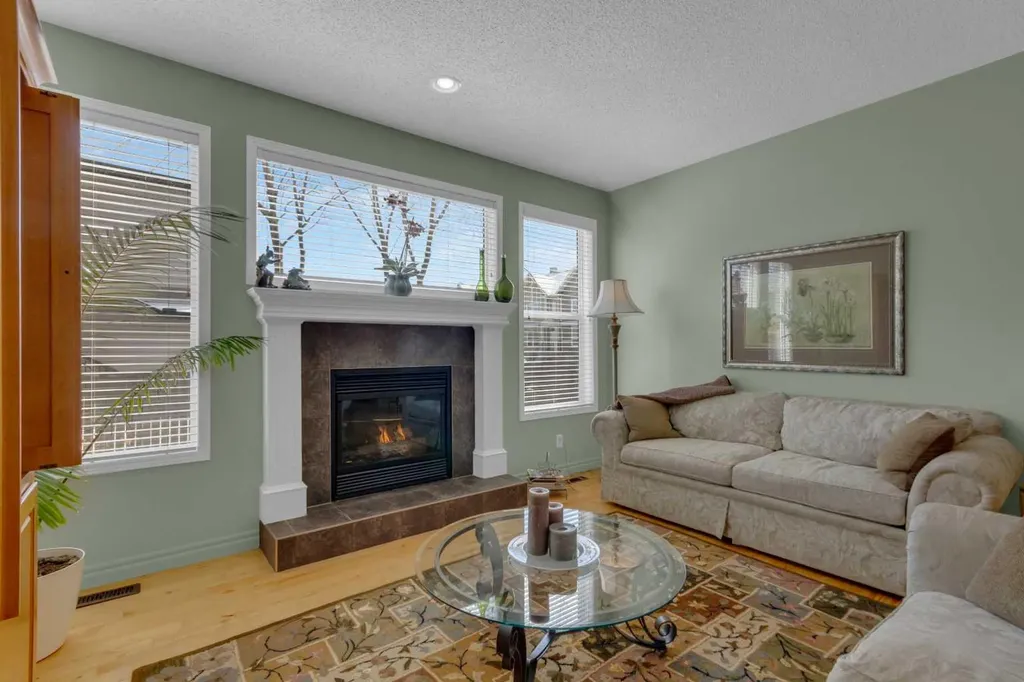 4 Cranfield Circle SE Calgary AB T3M 1G8