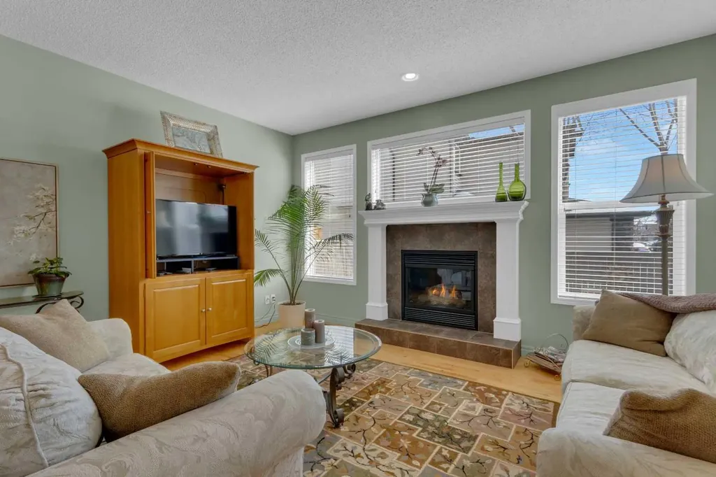 4 Cranfield Circle SE Calgary AB T3M 1G8