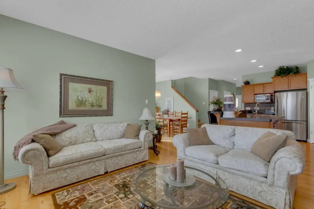 4 Cranfield Circle SE Calgary AB T3M 1G8