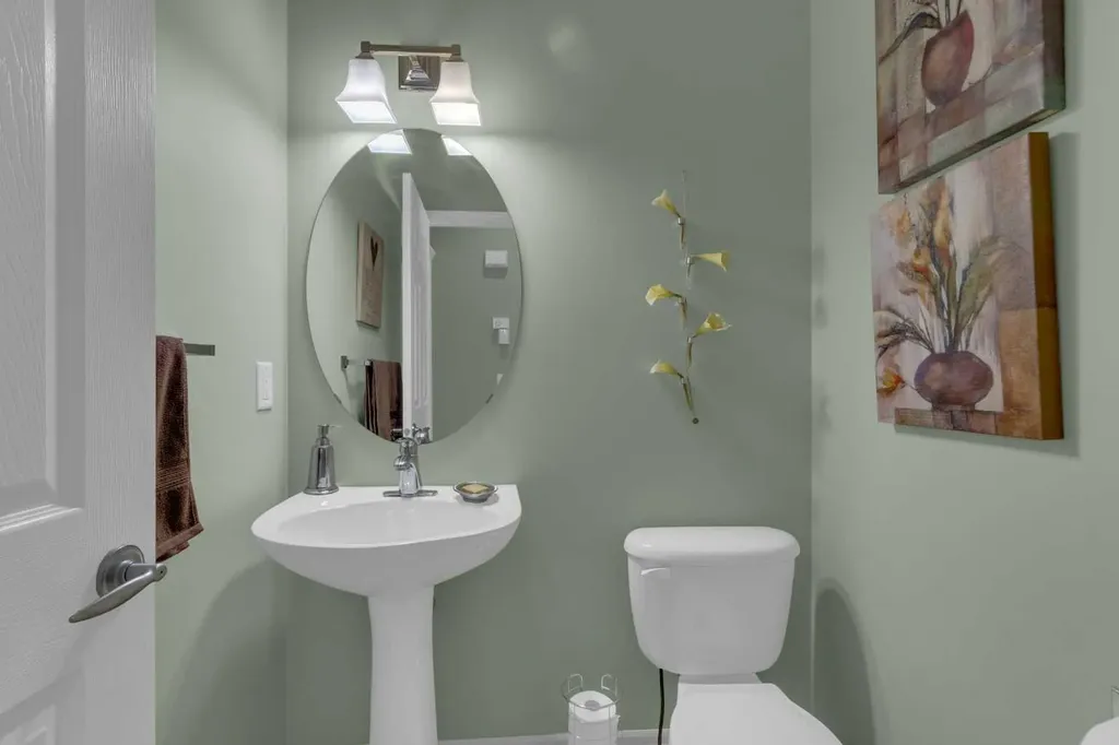 4 Cranfield Circle SE Calgary AB T3M 1G8