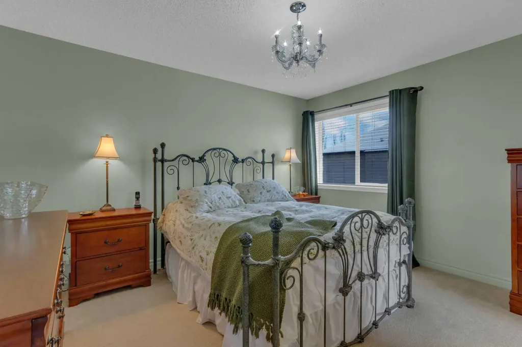 4 Cranfield Circle SE Calgary AB T3M 1G8