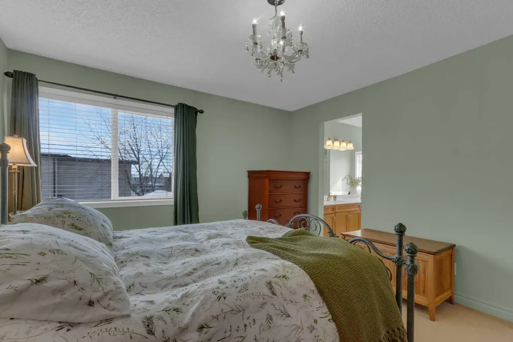 4 Cranfield Circle SE Calgary AB T3M 1G8