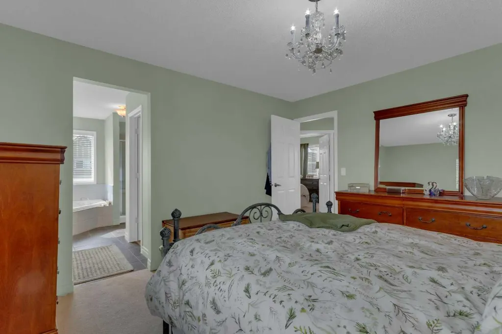 4 Cranfield Circle SE Calgary AB T3M 1G8
