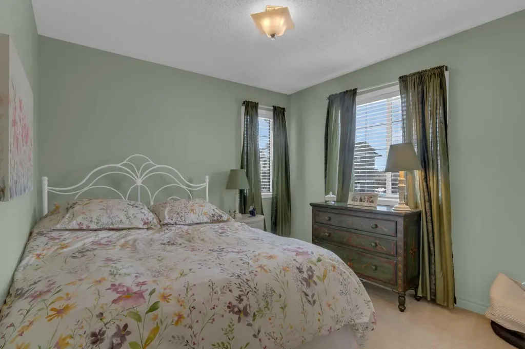 4 Cranfield Circle SE Calgary AB T3M 1G8