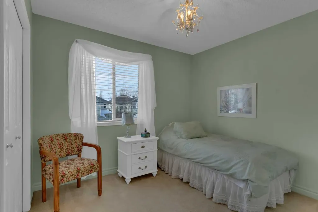 4 Cranfield Circle SE Calgary AB T3M 1G8