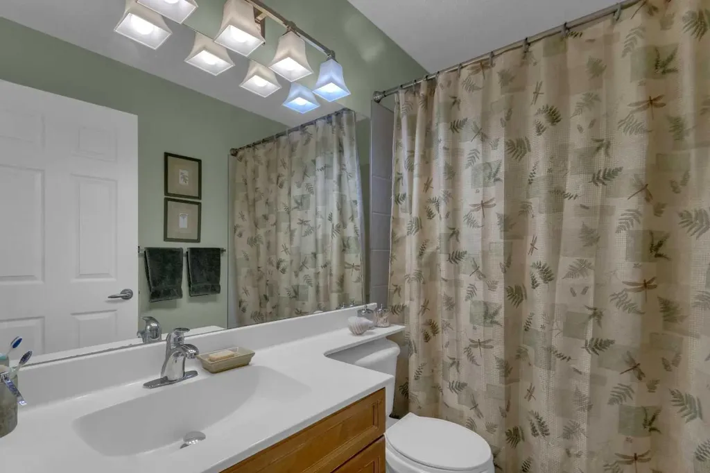 4 Cranfield Circle SE Calgary AB T3M 1G8