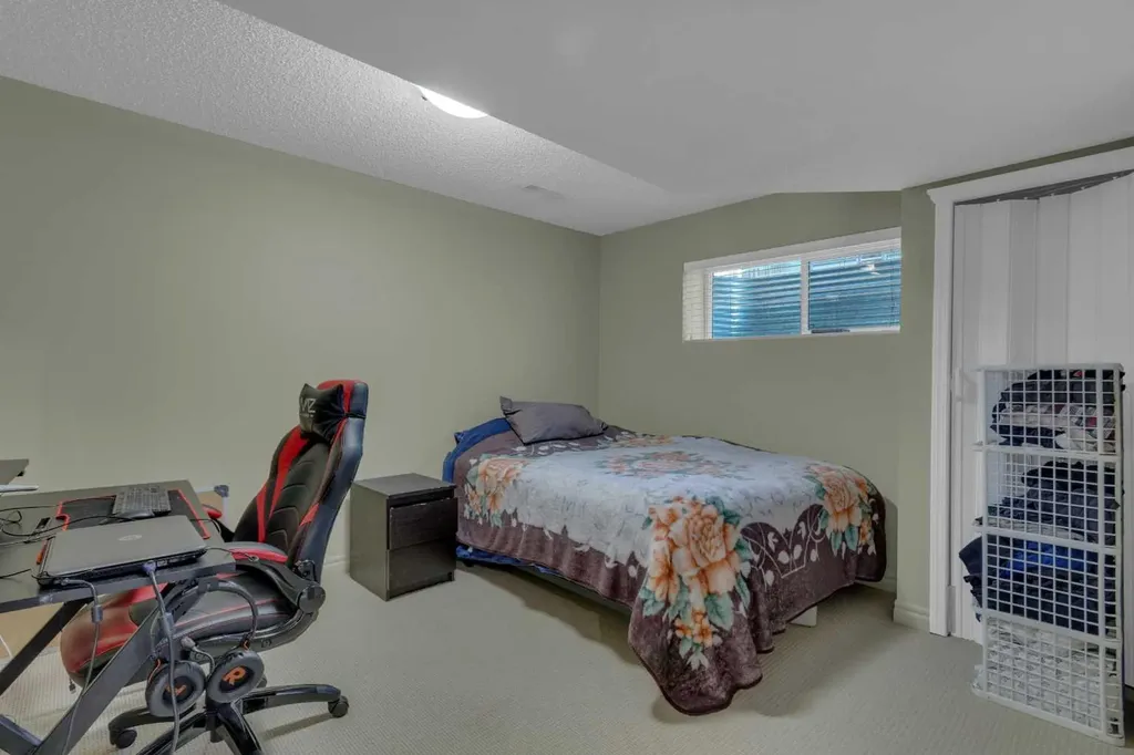 4 Cranfield Circle SE Calgary AB T3M 1G8