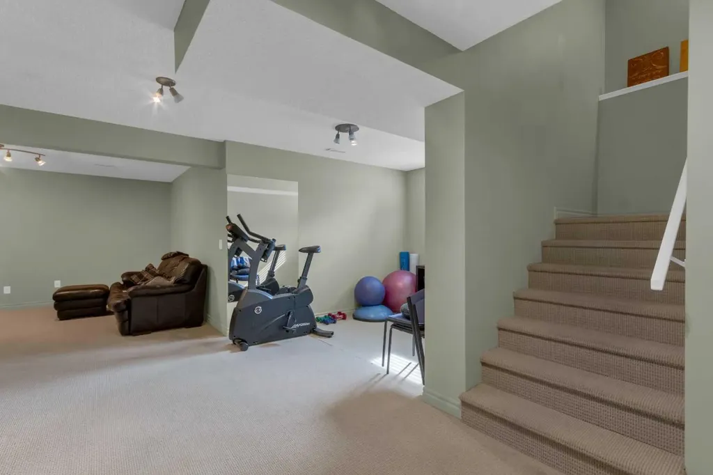 4 Cranfield Circle SE Calgary AB T3M 1G8