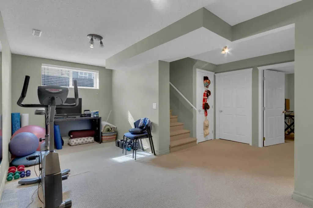 4 Cranfield Circle SE Calgary AB T3M 1G8