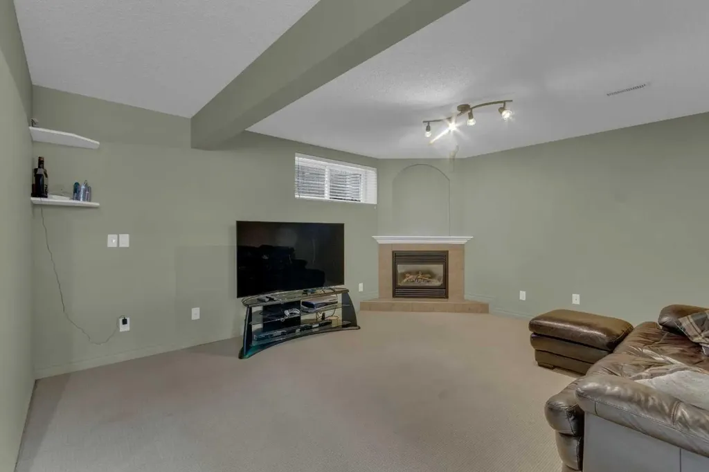 4 Cranfield Circle SE Calgary AB T3M 1G8