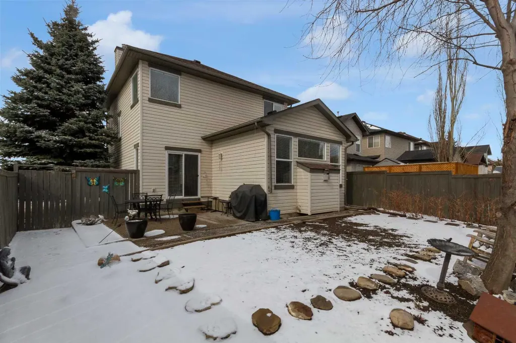 4 Cranfield Circle SE Calgary AB T3M 1G8