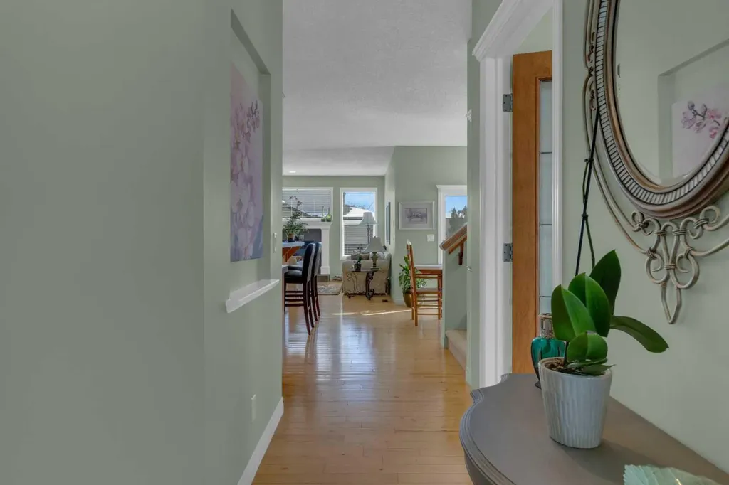 4 Cranfield Circle SE Calgary AB T3M 1G8