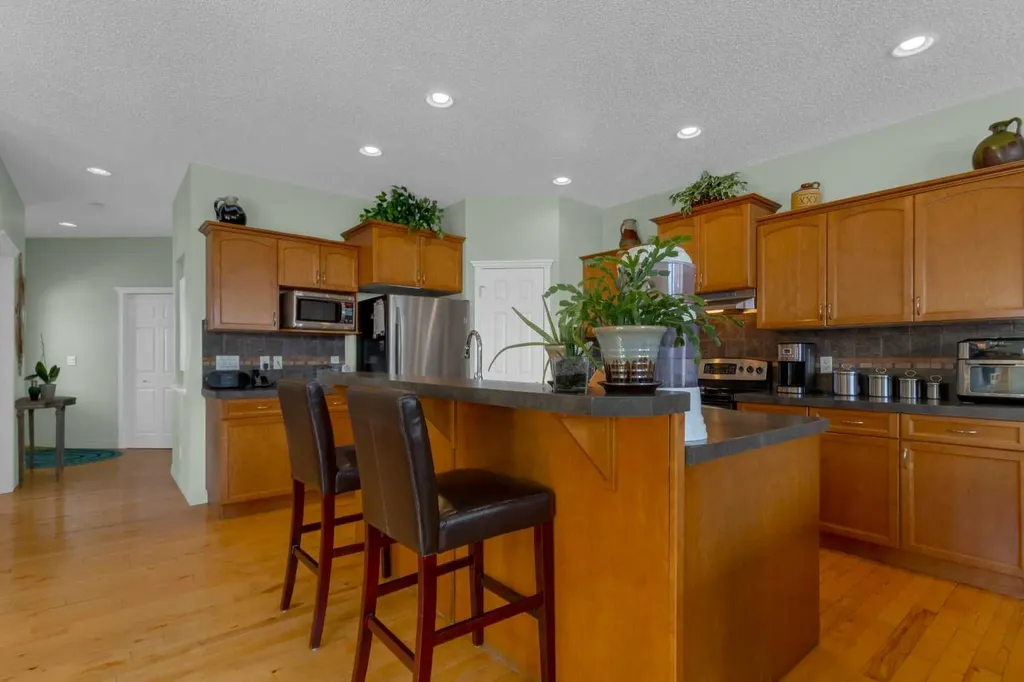 4 Cranfield Circle SE Calgary AB T3M 1G8