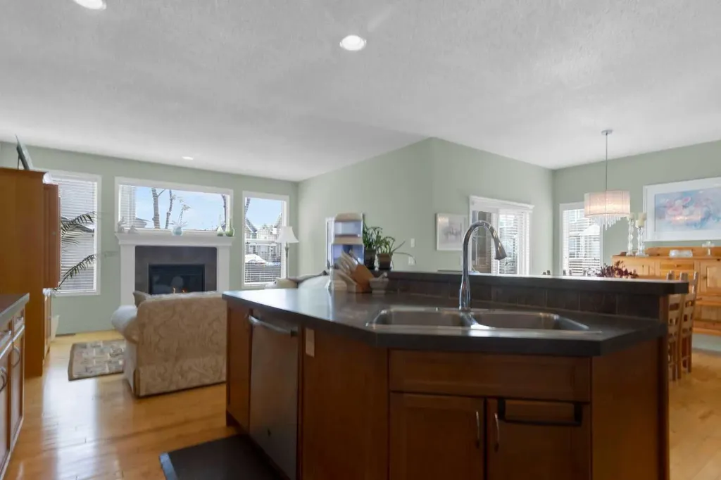 4 Cranfield Circle SE Calgary AB T3M 1G8