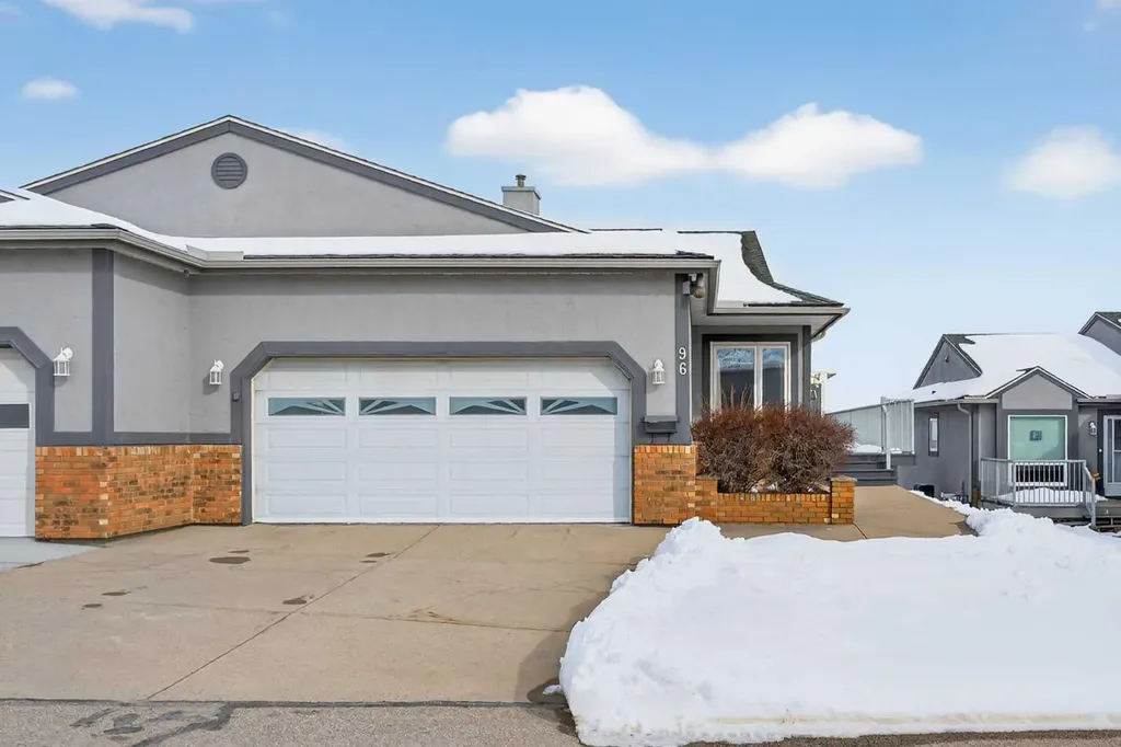 96 Norquay Heights NW Calgary AB T2K 6H4