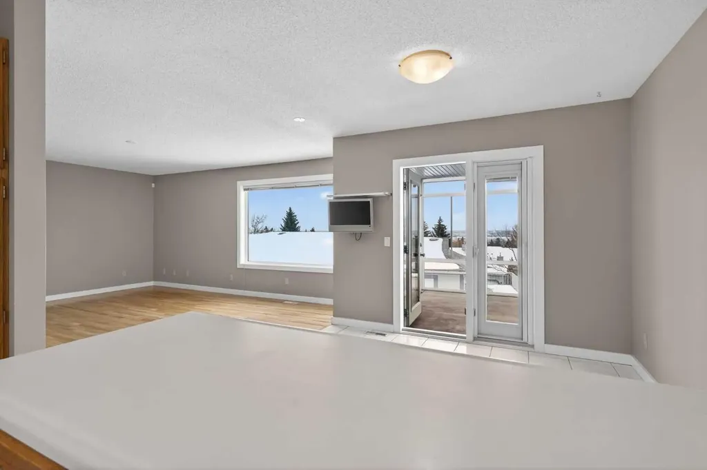 96 Norquay Heights NW Calgary AB T2K 6H4
