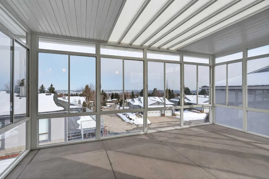 96 Norquay Heights NW Calgary AB T2K 6H4