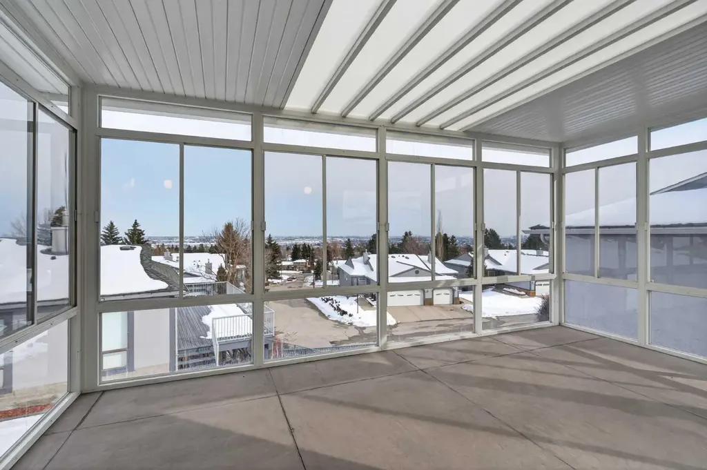96 Norquay Heights NW Calgary AB T2K 6H4