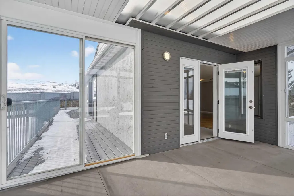 96 Norquay Heights NW Calgary AB T2K 6H4